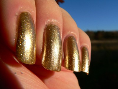Which is your New Years Eve nail polish? Mine is this lovelyyyy gold foil